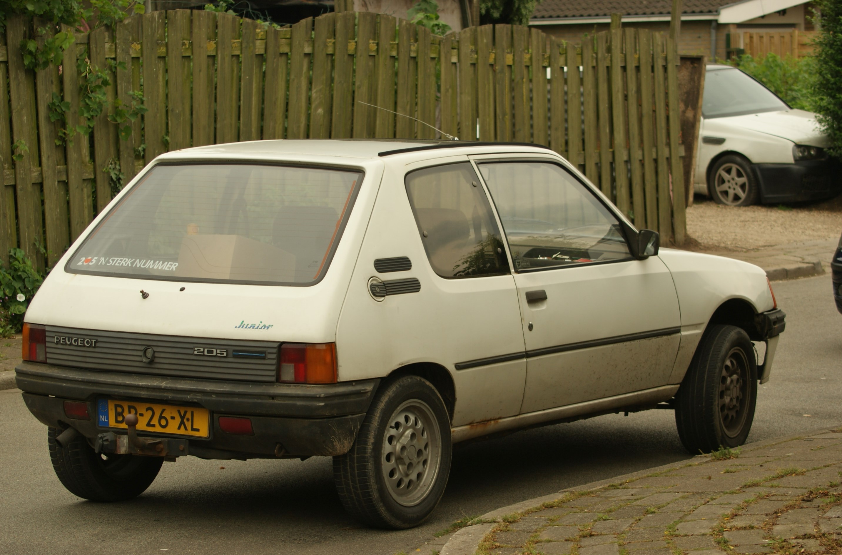 File:1986 Peugeot 205 XRD Commercial (9195097232).jpg - Wikimedia Commons