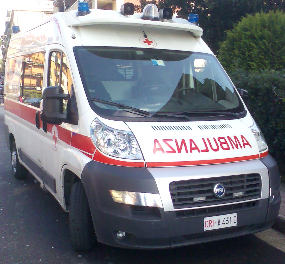 Attent Wat dan ook Troosteloos File:2007 Fiat Ducato Ambulanza.jpg - Wikimedia Commons