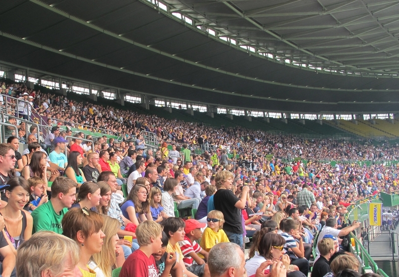 File:2010-06-23 ABXXVII rai-vik crowd.jpg