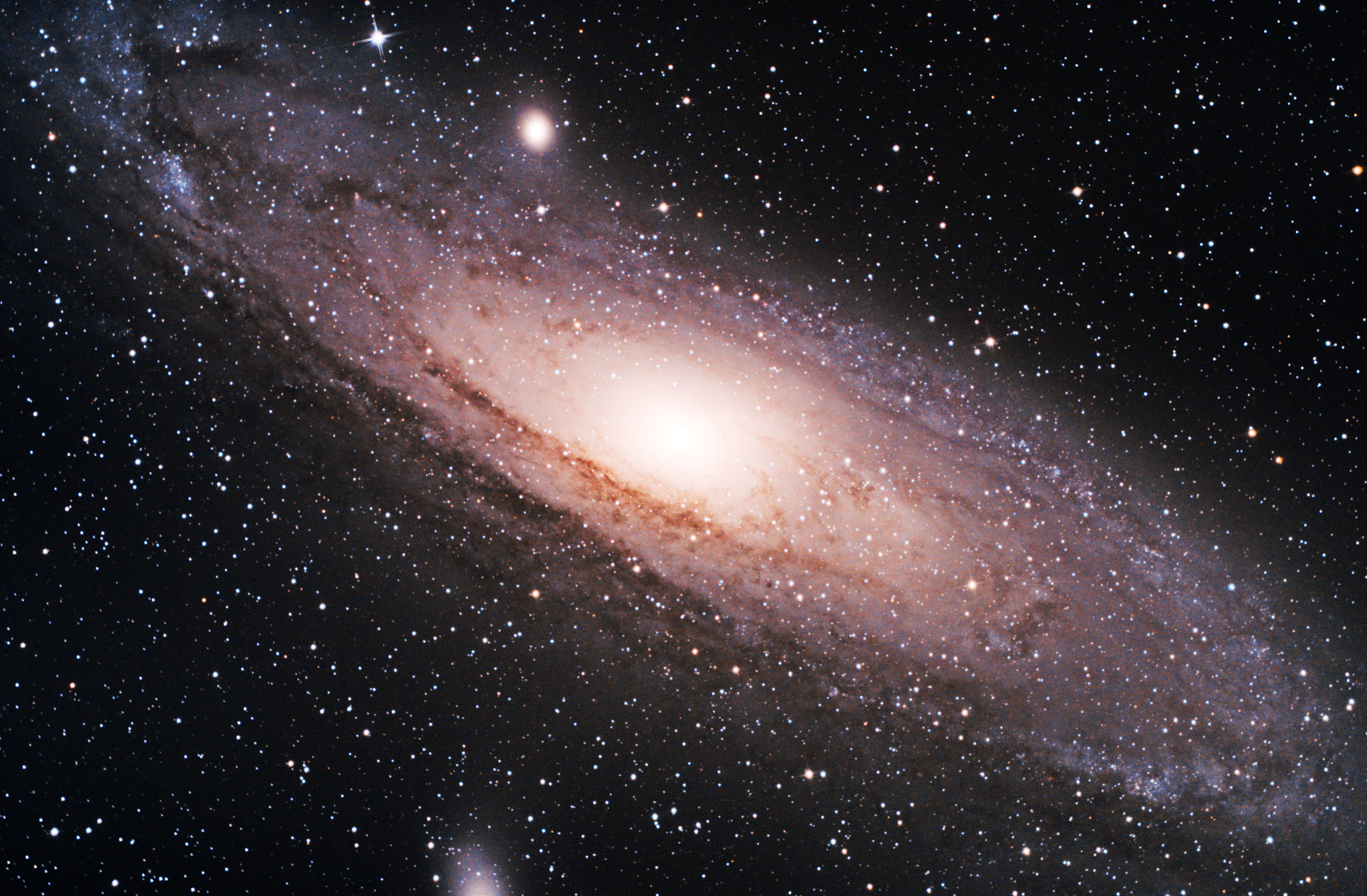 Гигантская звездная система. Туманность Андромеды Галактика Хаббл. Космос Галактика Андромеда. Галактика Андромеды и Млечный путь. Туманность Андромеды m31.