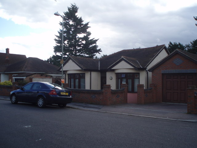 File:Bungalow in Fourth Avenue - geograph.org.uk - 641249.jpg