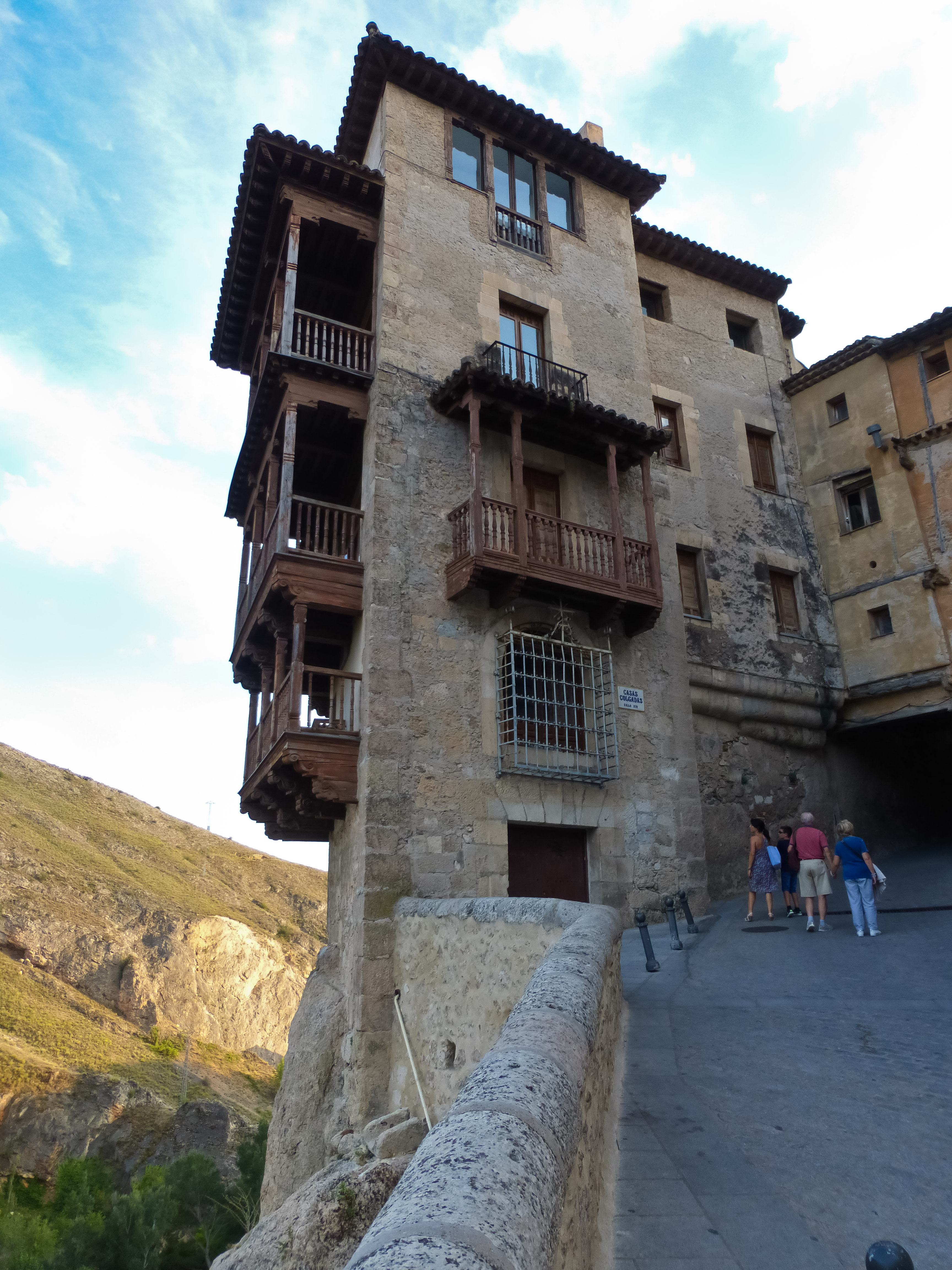 File:Cuenca, Casco Antiguo de la Ciudad, balcones - Wikimedia Commons