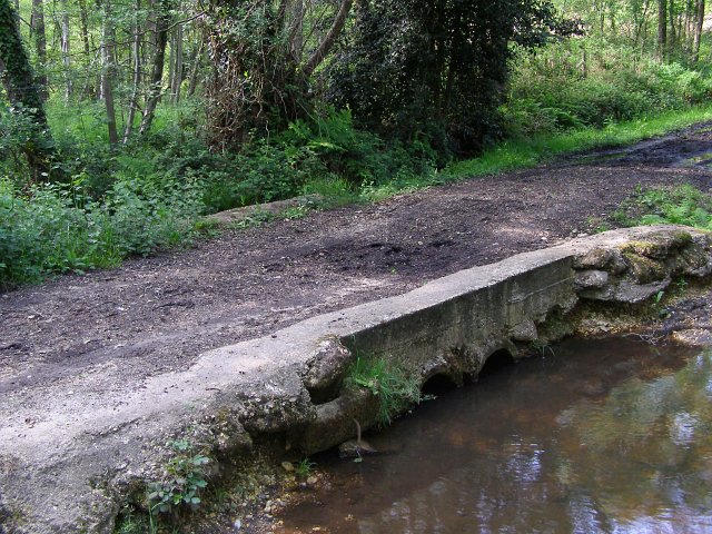 File:Dean's Bridge, Floating Island valley - geograph.org.uk - 438657.jpg