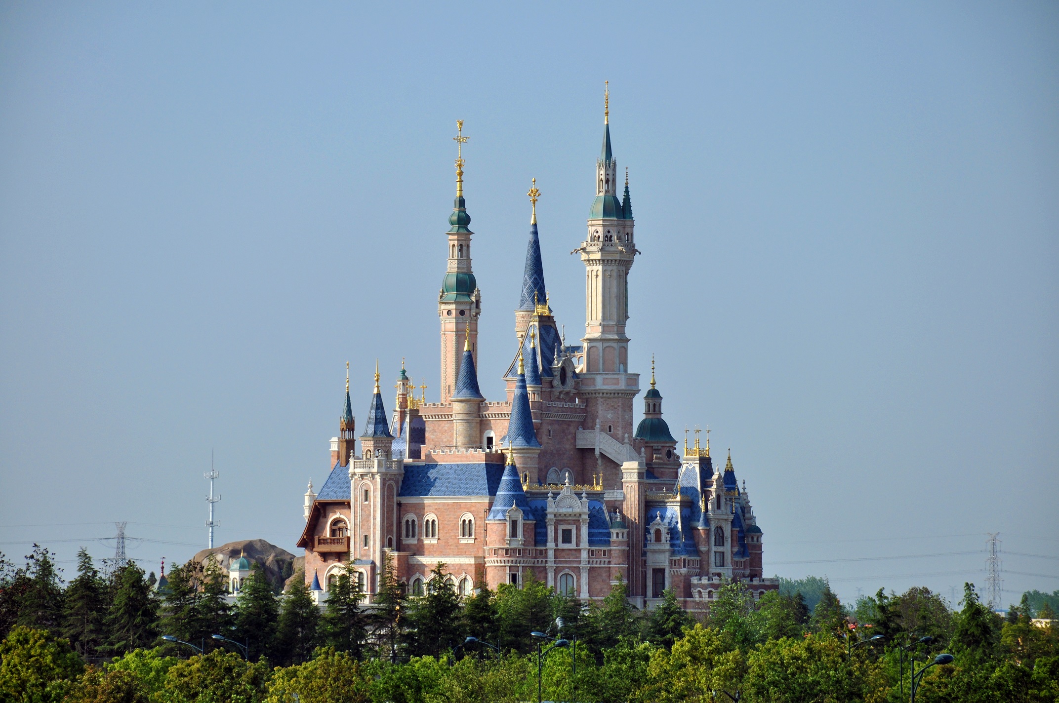 File Enchanted Storybook Castle Of Shanghai Disneyland Jpg Wikimedia Commons