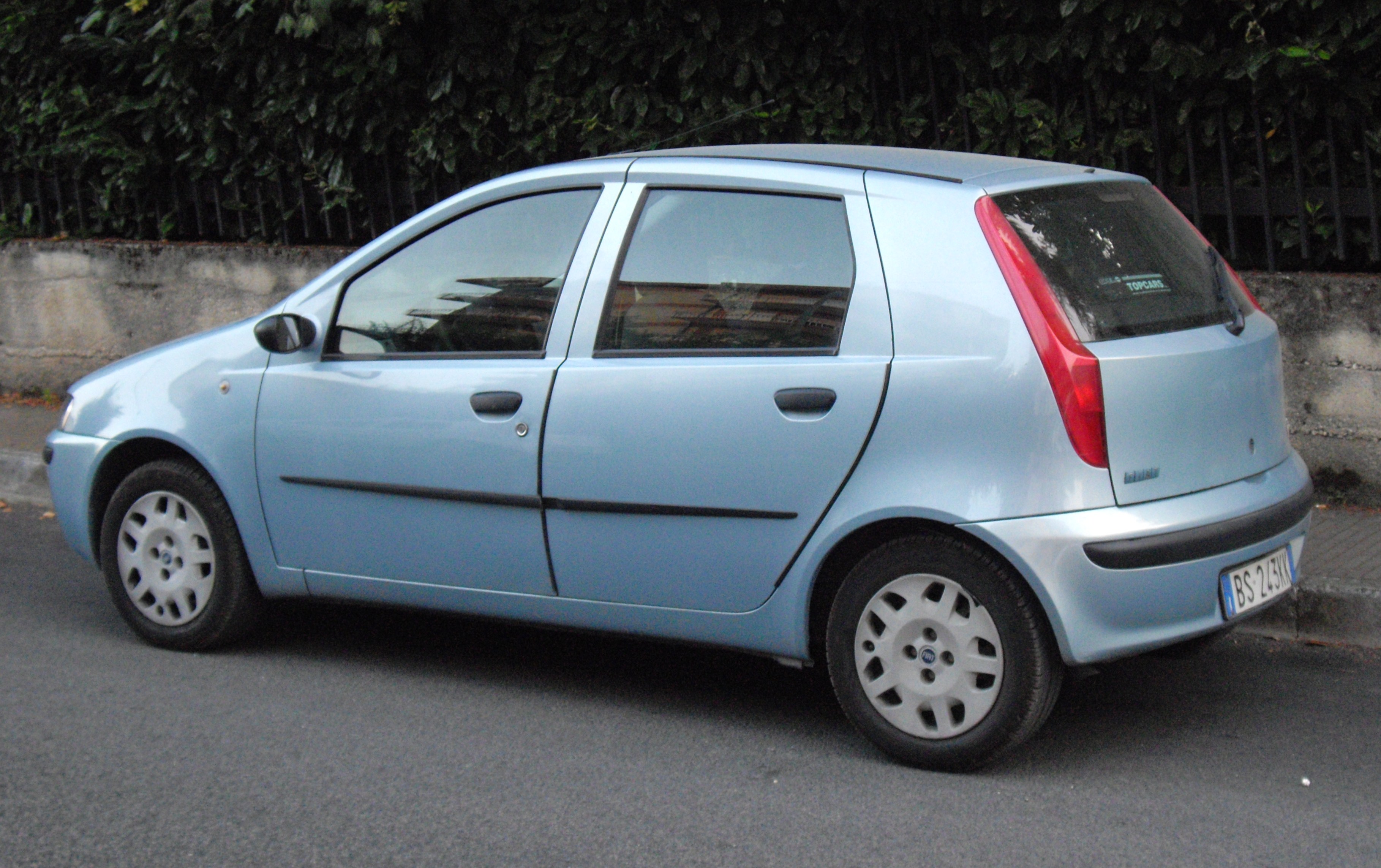 File:Fiat Punto Mk2 rear.JPG - Wikipedia
