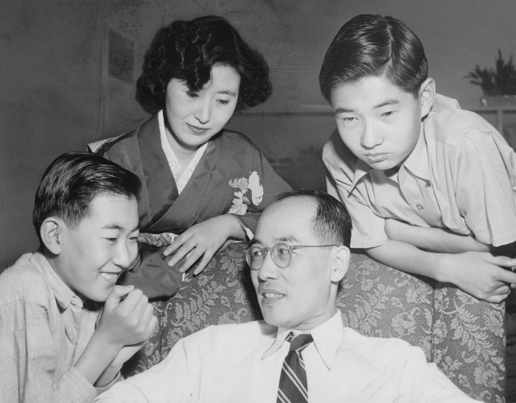 File:Hideki Yukawa with family 1949.jpg