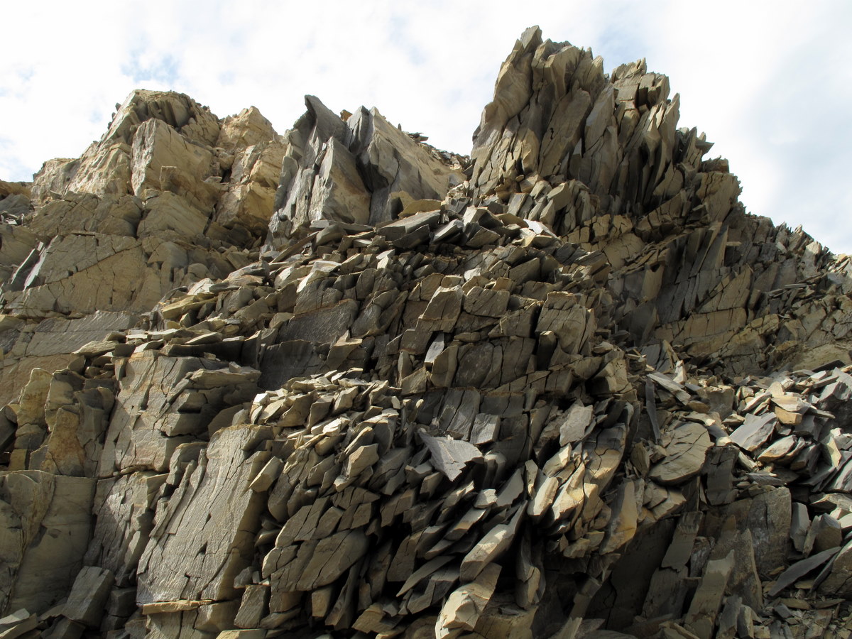 file-jagged-rocks-3968052801-jpg-wikimedia-commons