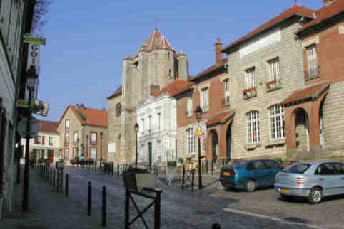 File:La Queue en Brie - Vieux village.jpg