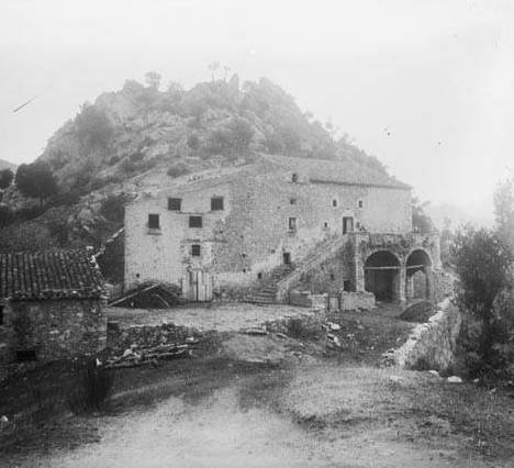 File:La masia de Can Coll de Pincaró (cropped).jpeg