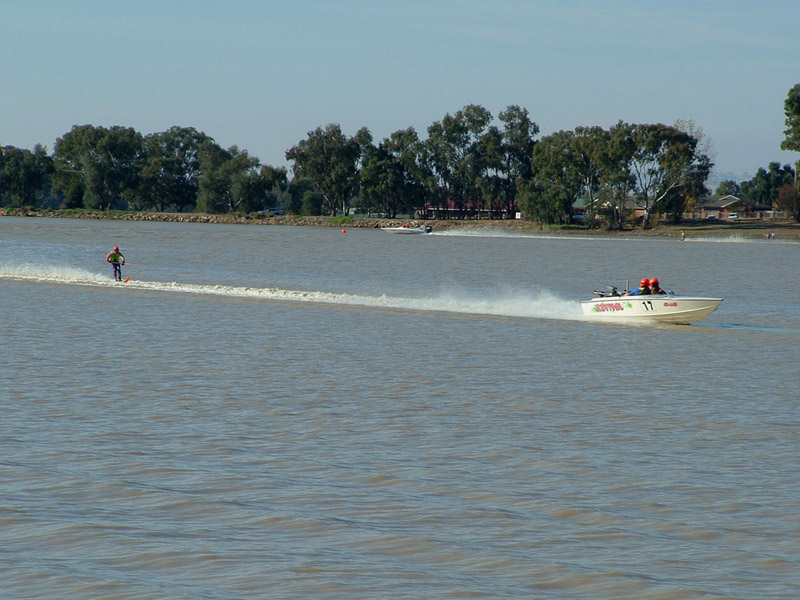 File:Lake-albert-ski.jpg