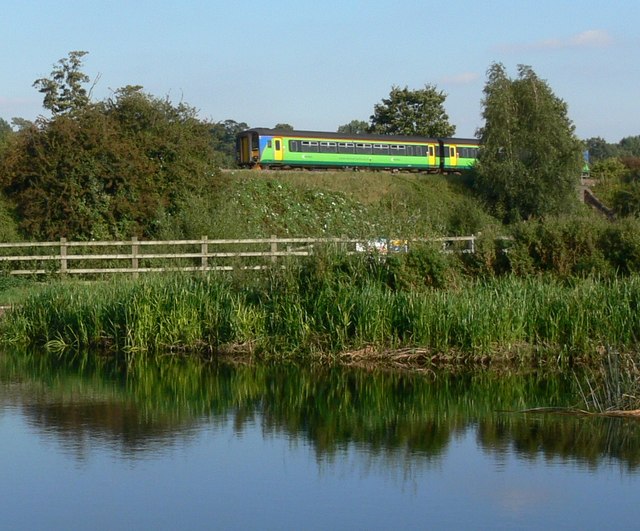 File:Midland Main Line at Pilling's Lock - geograph.org.uk - 553180.jpg