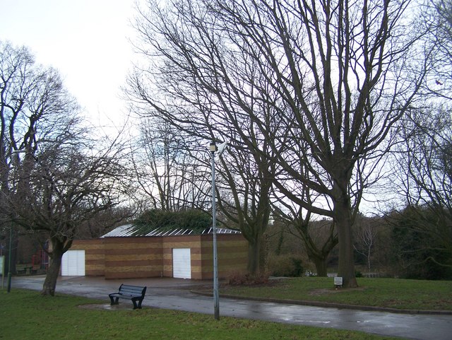 Mote Park Cafe and Memorial Tree - geograph.org.uk - 1130811