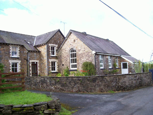 File:Old school and house - geograph.org.uk - 509868.jpg