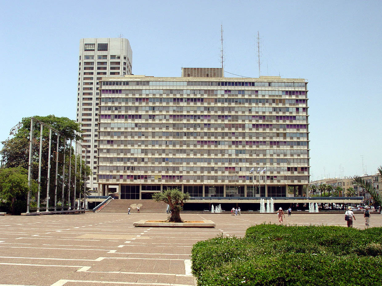 Site of the rally before the assassination: [[Kings of Israel Square]]) with [[Tel Aviv City Hall]] in the background.