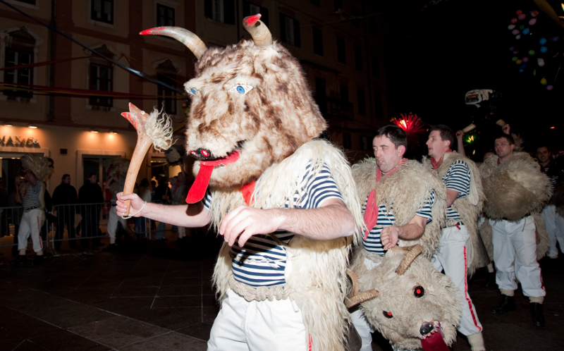 File:Rijecki karneval 140210 Halubajski zvoncari 6.jpg