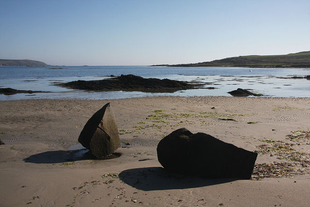 File:Rocks on Gigha beach - geograph.org.uk - 799981.jpg