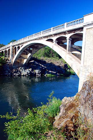 File:Rogue River Bridge (Jackson County, Oregon scenic images) (jacDA0050b).jpg