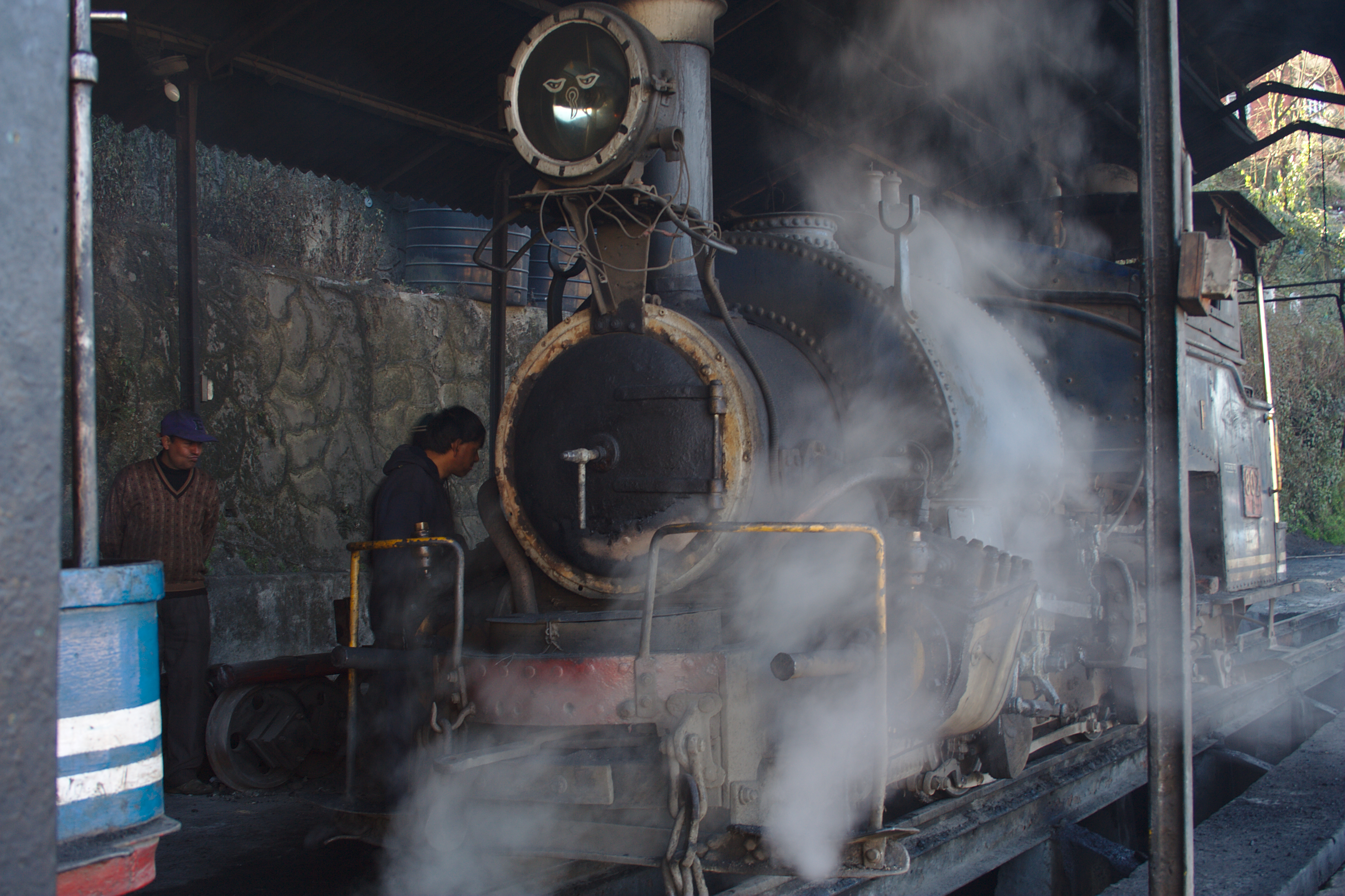 Steam engine of train фото 34