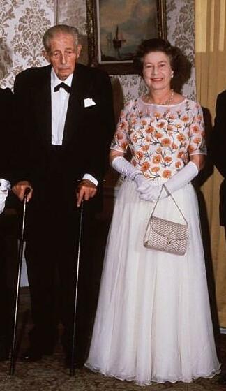 Macmillan with Queen Elizabeth II in 1985