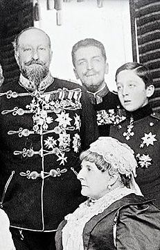 File:Tsar Ferdinand with his family.jpg