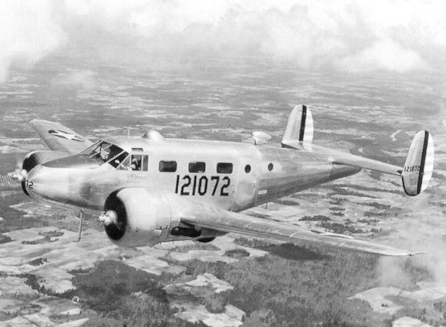 File Turner Army Airfield Beech At 7 Navigator In Flight Jpg Wikimedia Commons