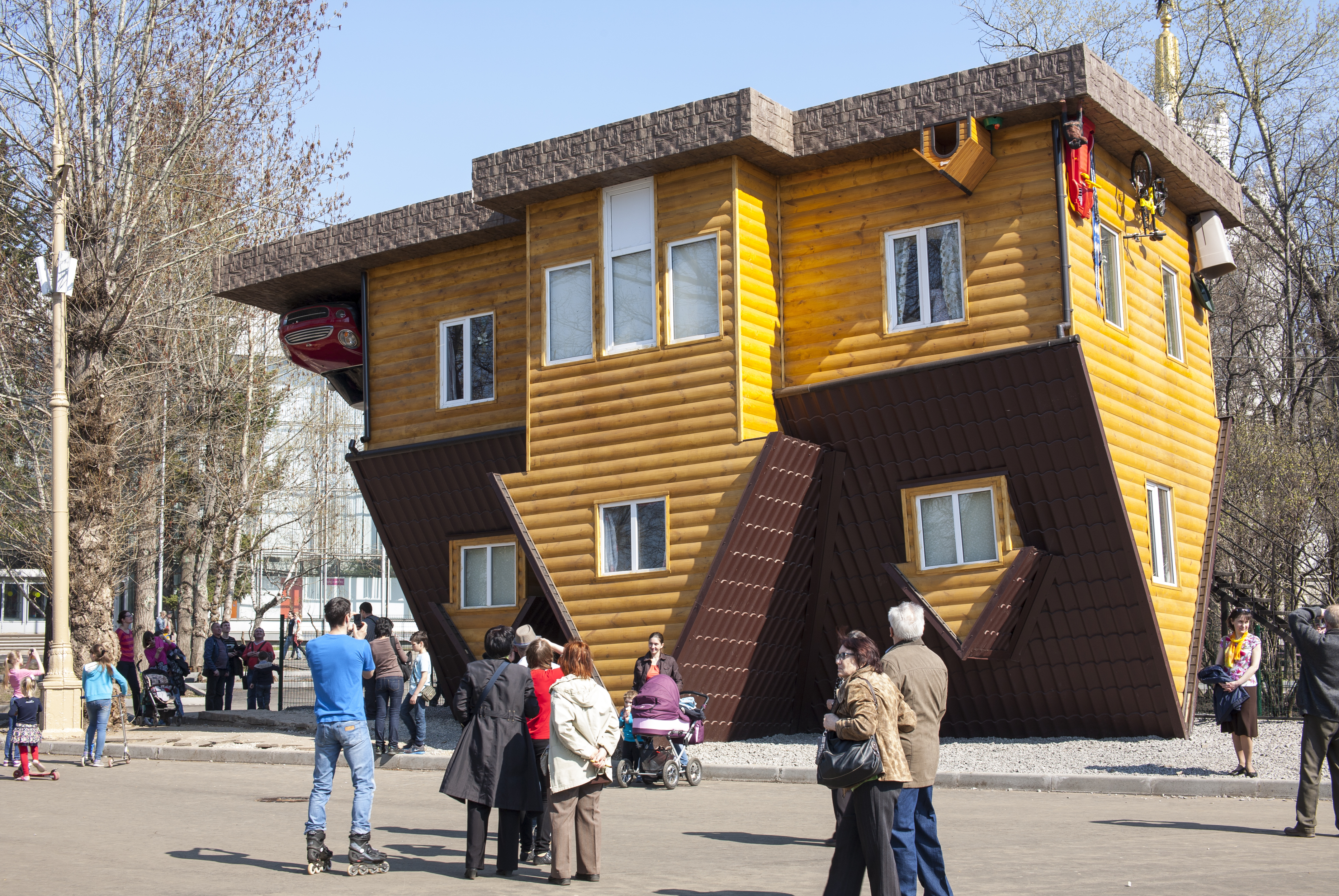 Перевёрнутый дом в Москве на ВДНХ