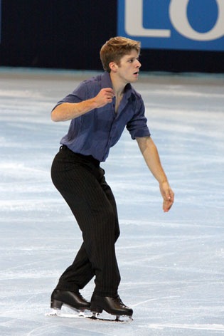 File:2009 Trophée Éric Bompard Men - Vaughn CHIPEUR - 5329a.jpg