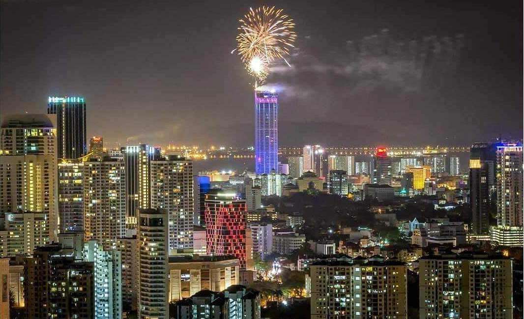 2018 New Year Fireworks in George Town, Penang.jpg