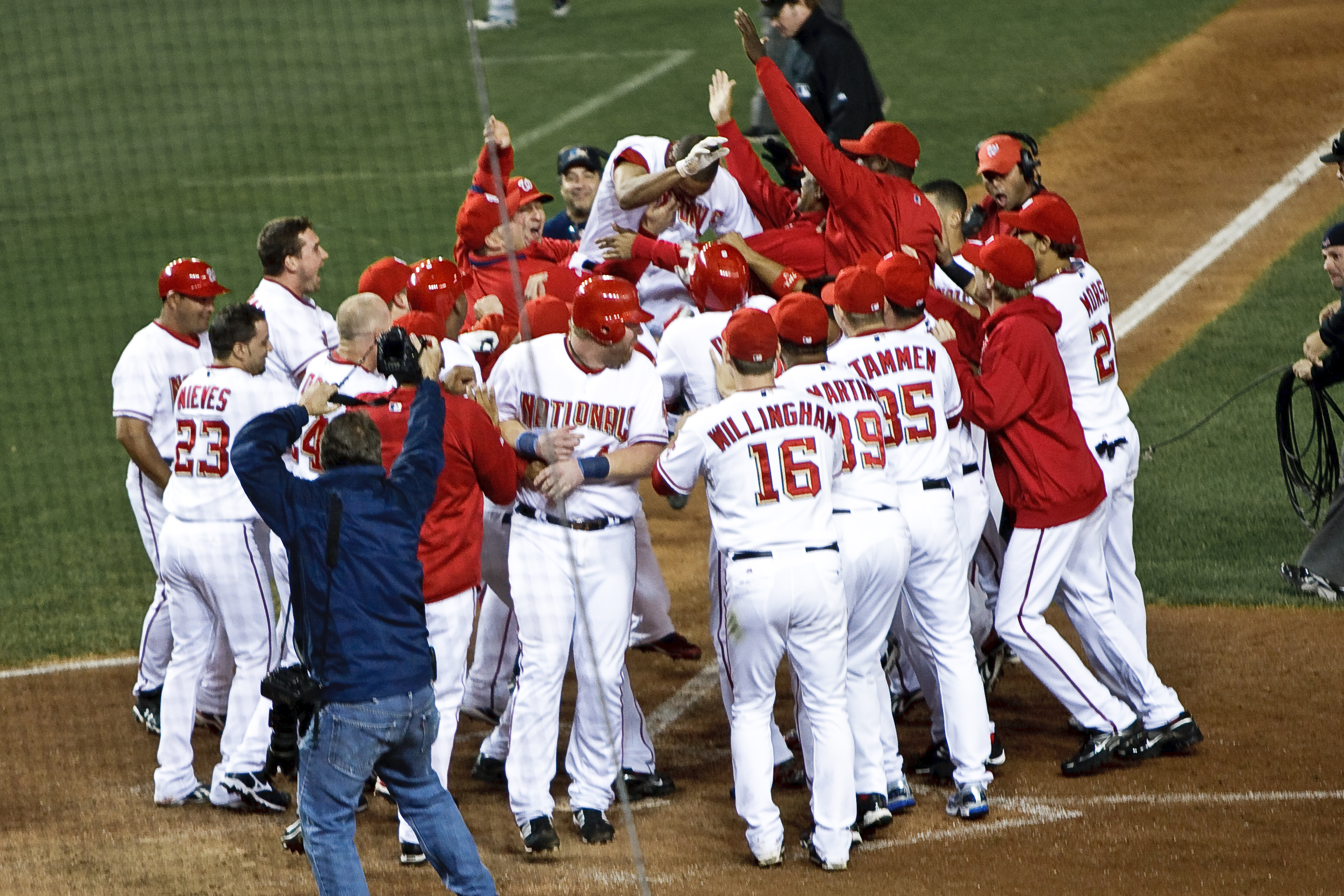 MLB on FOX - Jose Altuve!! Walk-off grand slam in extras