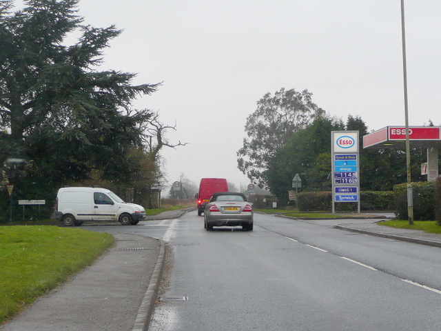 File:A429 heading south from Moreton - geograph.org.uk - 1700730.jpg