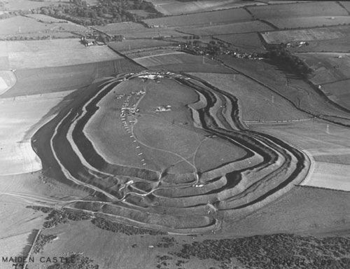 File:Aerial photograph of Maiden Castle from the west, 1937.jpg