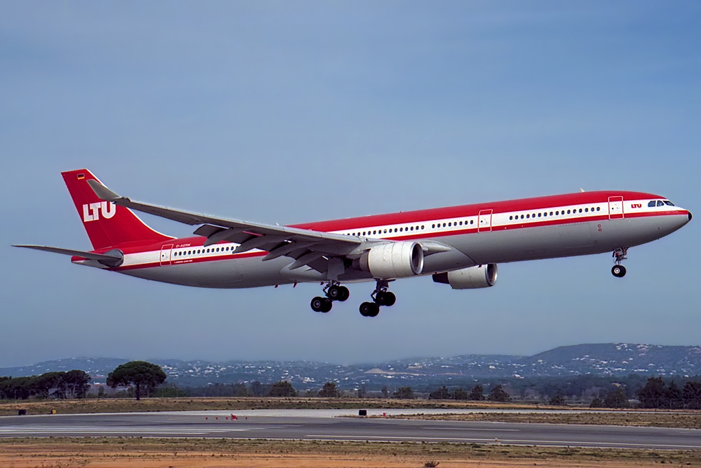 Airbus_A330-322,_LTU_JP6149132