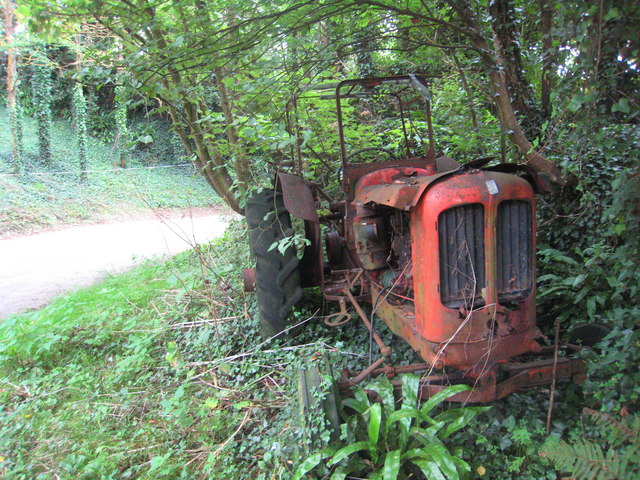 File:An old Nuffield Universal tractor rusting away on the verge - geograph.org.uk - 1451301.jpg