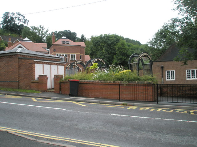 File:Arches just off Buildwas Road - geograph.org.uk - 1462473.jpg