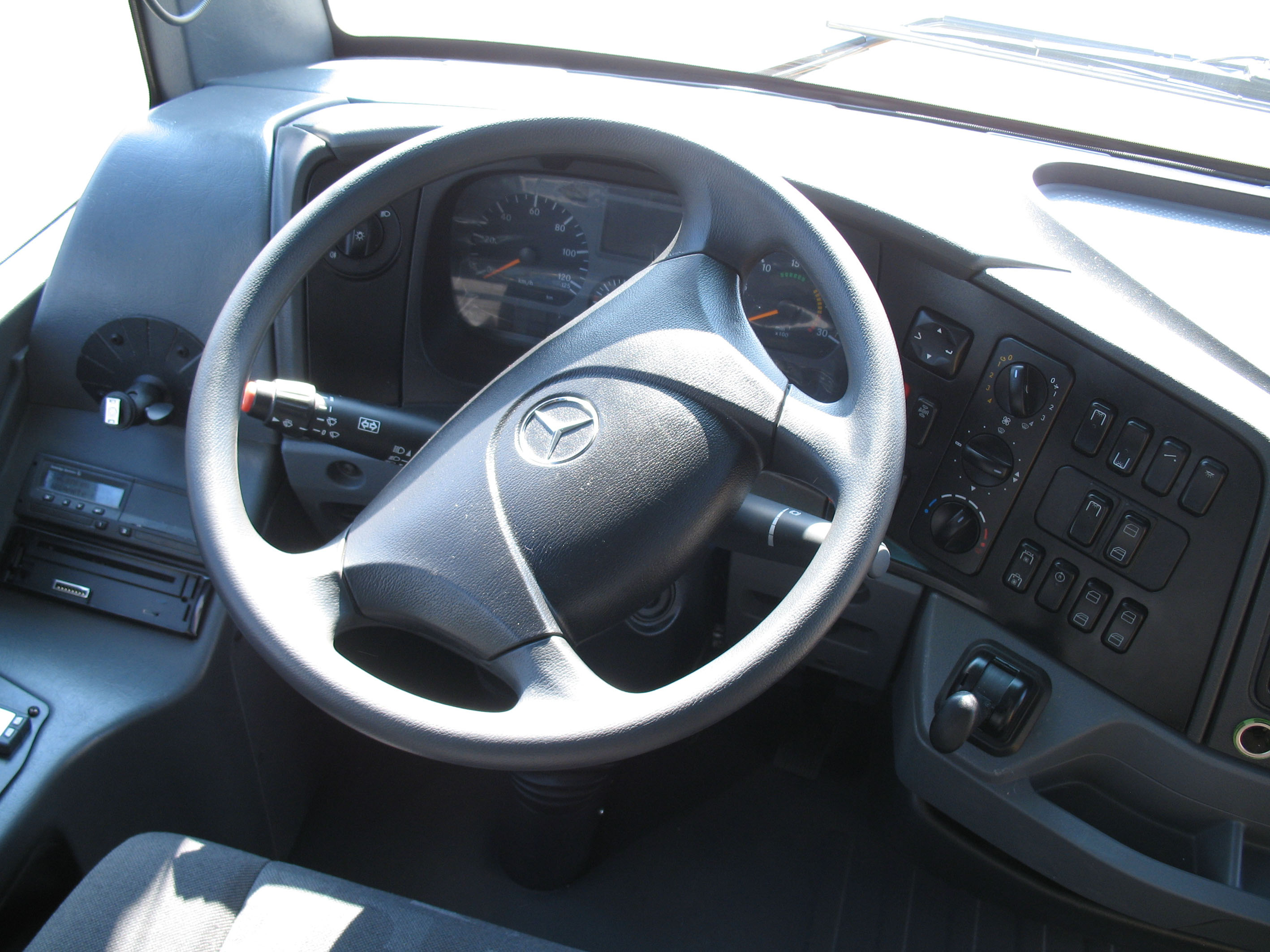 File Automet Apollo School Bus Cockpit Jpg Wikimedia Commons