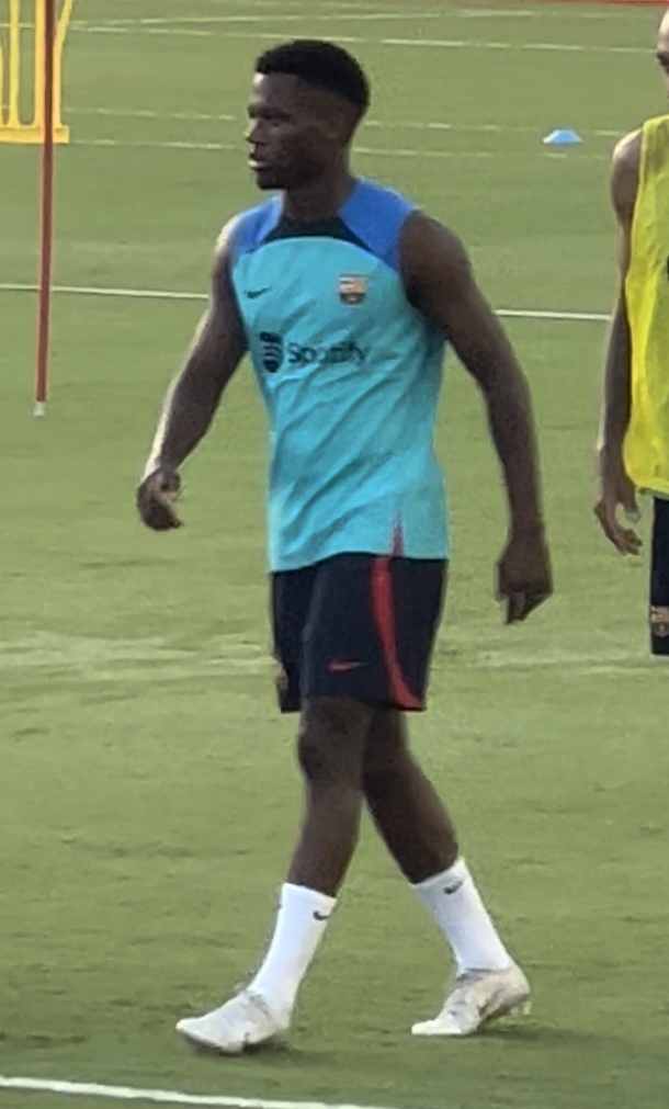 Barcelona wonderkid immediately joins first team training - Football España