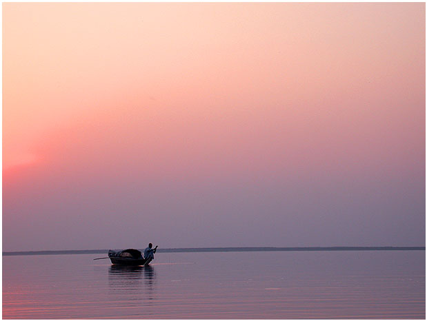 File:Boat on Jamuna River.jpg