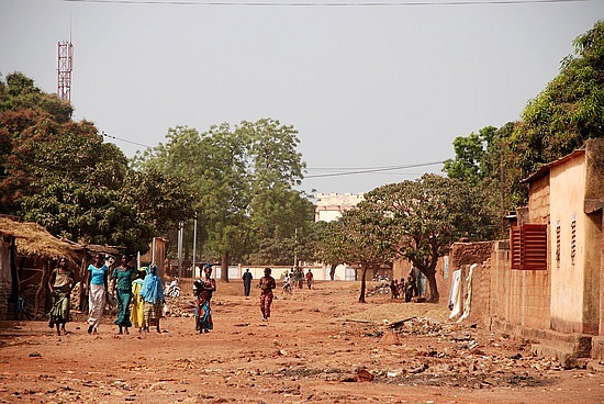 File:Bougouni-bus-station.jpg