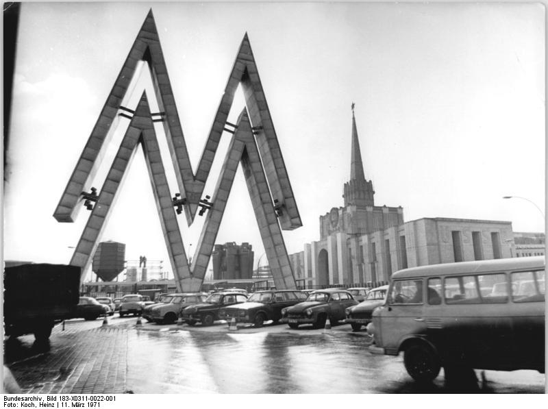 File:Bundesarchiv Bild 183-X0311-0022-001, Leipzig, Frühjahrsmesse, Eingang.jpg