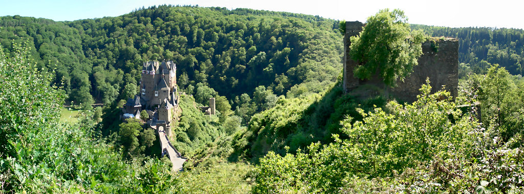 https://upload.wikimedia.org/wikipedia/commons/2/2f/Burg_Eltz_und_Burg_Trutzeltz.jpg