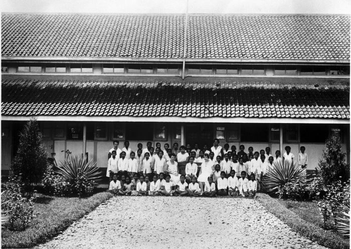 File:COLLECTIE TROPENMUSEUM De Kartinischool te Malang. TMnr 60005910.jpg