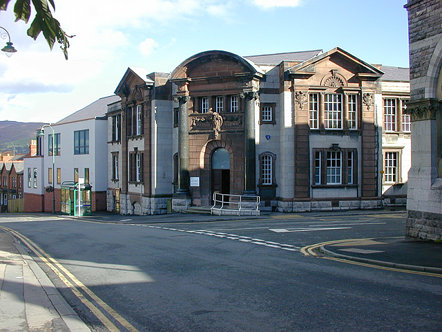File:County Hall, Ruthin (geograph 5572875).jpg