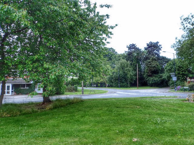 File:Crossroads, Cubbington - geograph.org.uk - 4654277.jpg