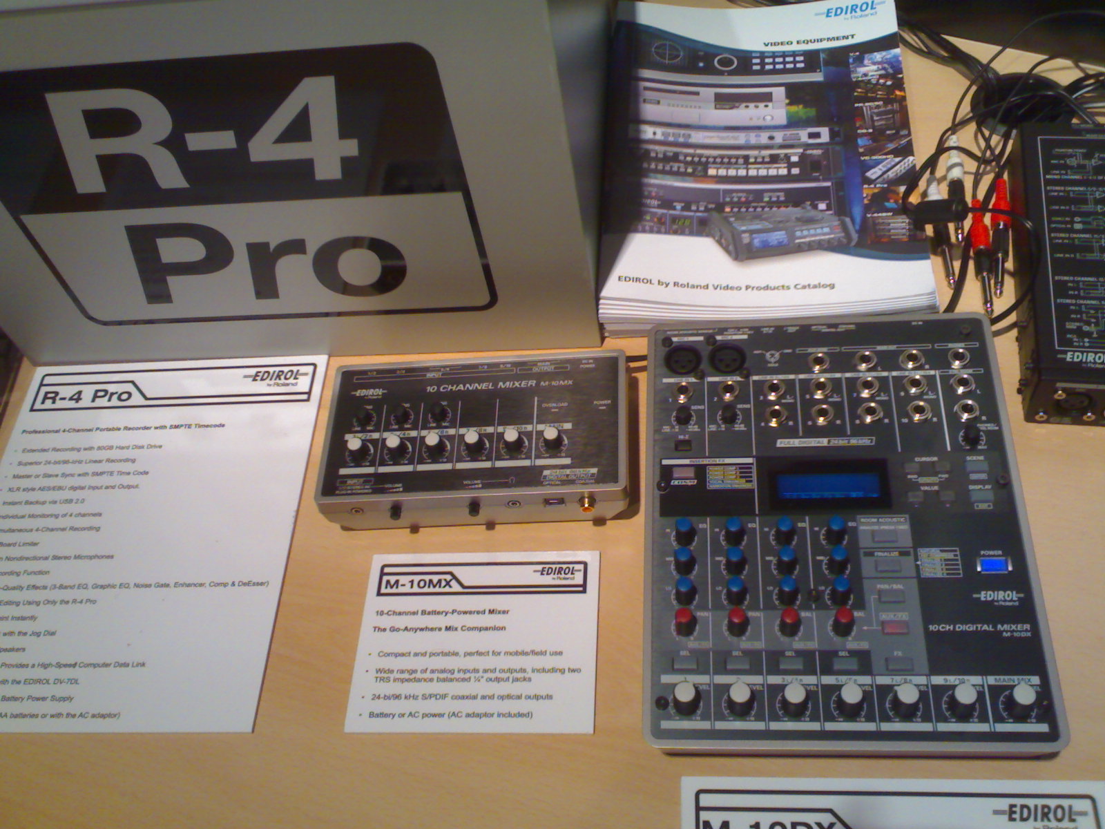 File:Edirol M-10DX, M-10MX mixer.jpg - Wikimedia Commons