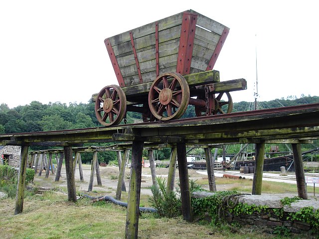 File:Elevated railway at Morwellham Quay - geograph.org.uk - 196316.jpg