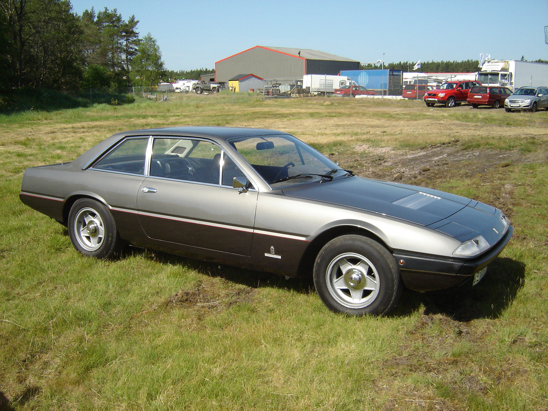 Ferrari 365 Gt4 2 2 400 And 412 Wikipedia