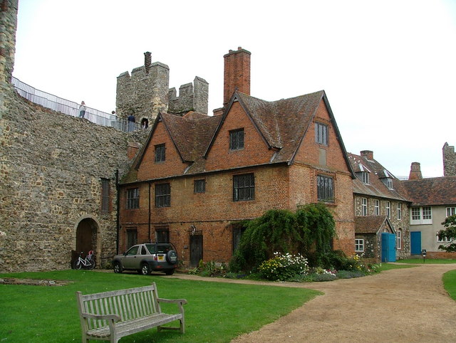 File:Framlingham Castle - geograph.org.uk - 1122717.jpg