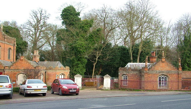 File:Gatehouse, Yoxford High Street - geograph.org.uk - 1107202.jpg