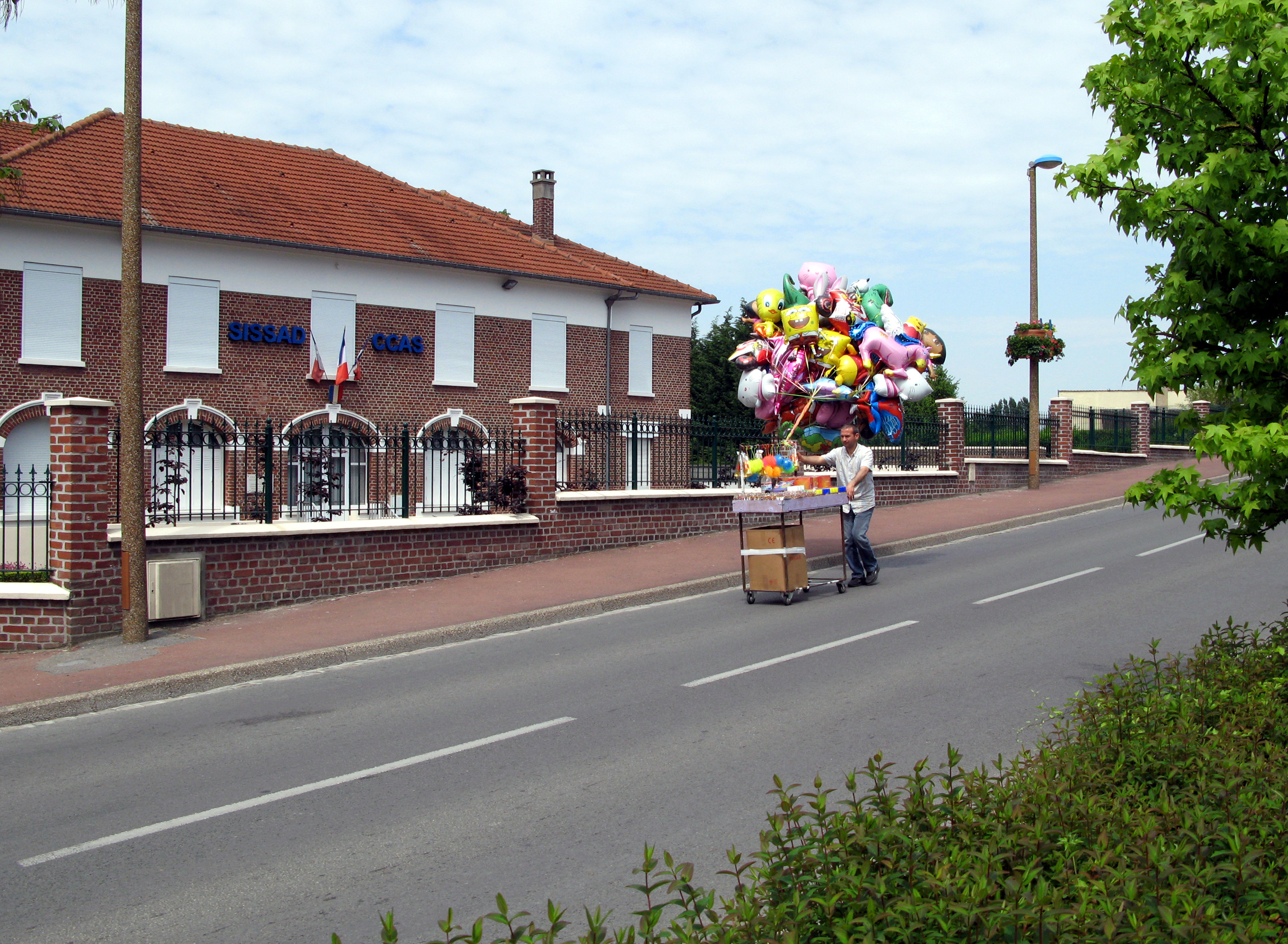 File:Marchand de ballons.jpg - Wikimedia Commons