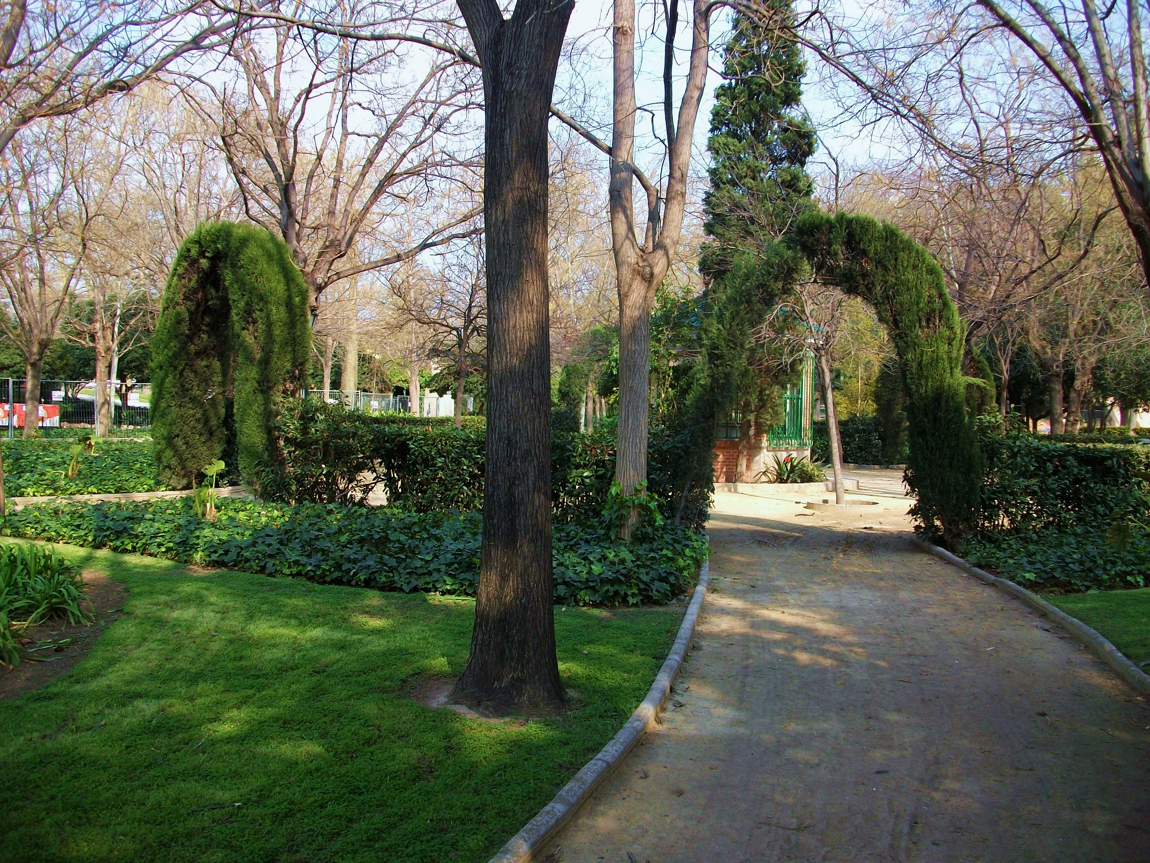 Main garden. Королевские сады Валенсия. Королевские сады (Jardines del real) в Валенсии. Королевский парк Валенсия. Валенсия Королевские сады фото.